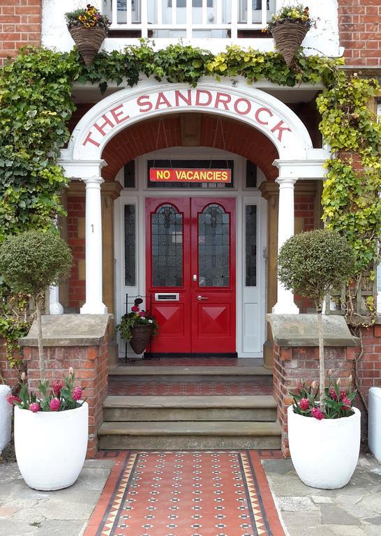 The Sandrock Клактън он Сий Екстериор снимка